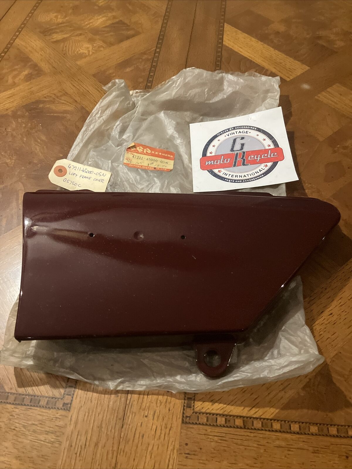 NOS SUZUKI GS750 1977 1978 1979 LEFT SIDE COVER PANEL 47211-45000-05N S34