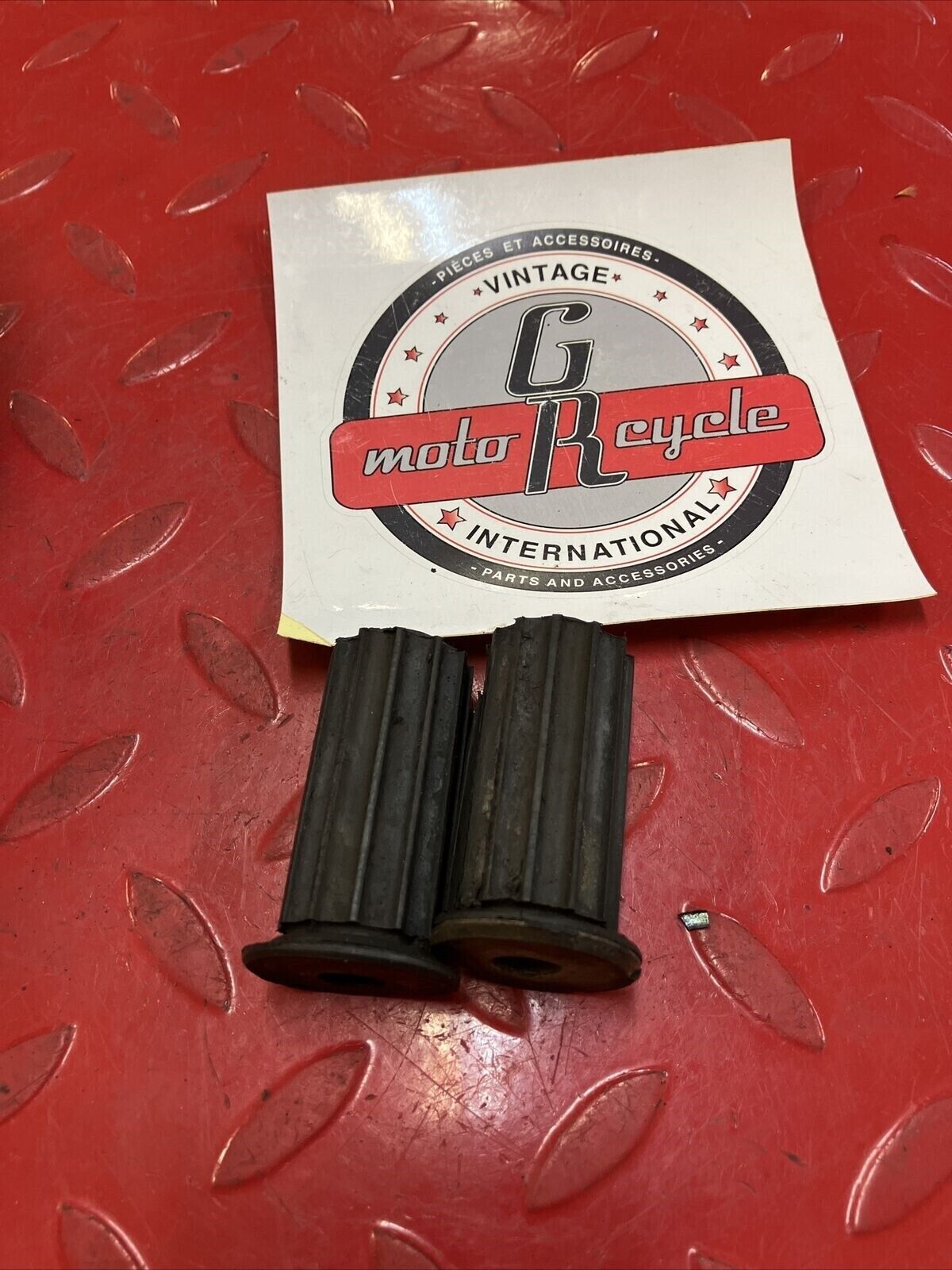 YAMAHA RD400 1977 ENGINE MOTOR MOUNT DAMPER RUBBER .1976 1979