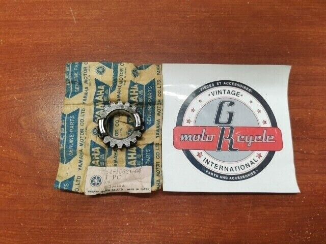 NOS YAMAHA DT100 FS1 FS50 G6S JT2 L5T YL2 KICK PINION GEAR 254-15631-00-00 Y124