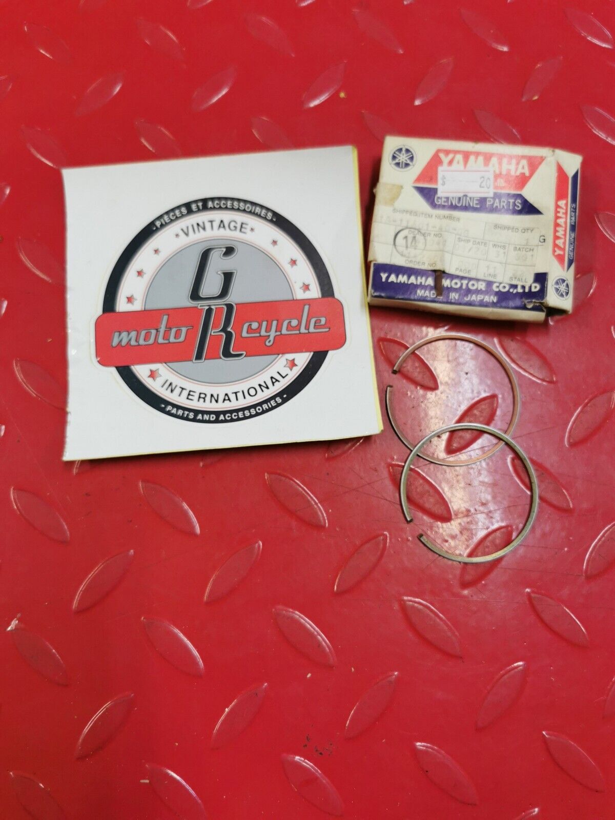 NOS YAMAHA PISTON RING SET 5T8-11601-40-00 SUPECEDED 5T8-11607-00-00 Y33