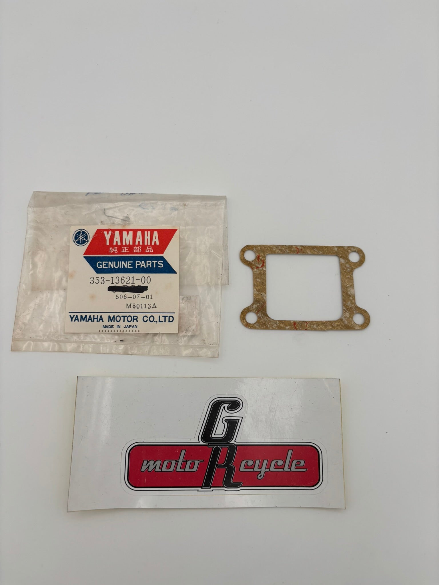 YAMAHA VALVE SEAT GASKET (SUB 3MT-13621-00-00 ) 353-13621-00-00 Y6